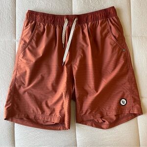 Vuori Kore Short Lined 7" Rust Size Small Men's Athletic Shorts